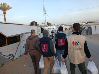 As part of the 'Ramadan Brings Us Together with Love and Giving' 2026 campaign, Bank of Palestine and Ataa Palestine Association are distributing Iftar meals to affected families in Gaza as part of the 'Ramadan Brings Us Together with Love and Giving' cam